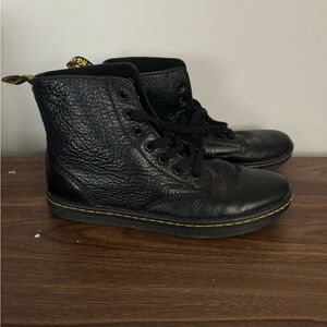 Dr Martens Leyton